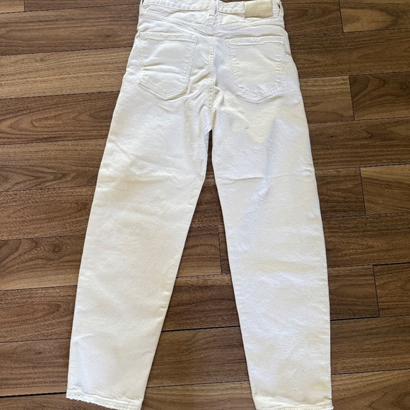 CITIZENS OF HUMANITY | Size 26 | Horseshoe Distressed Barrel-Leg Jeans - Picture 5 of 12